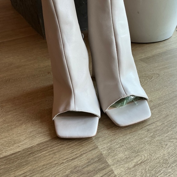 Steve Madden Women's Safia Cut Out Bootie Open Toe Bone Size 9.5 - Picture 4 of 5